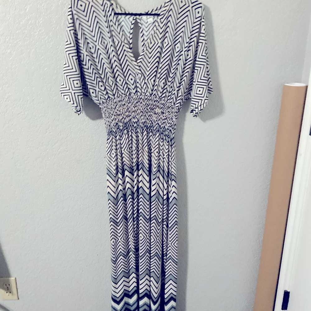Dress - Picture 3 of 3